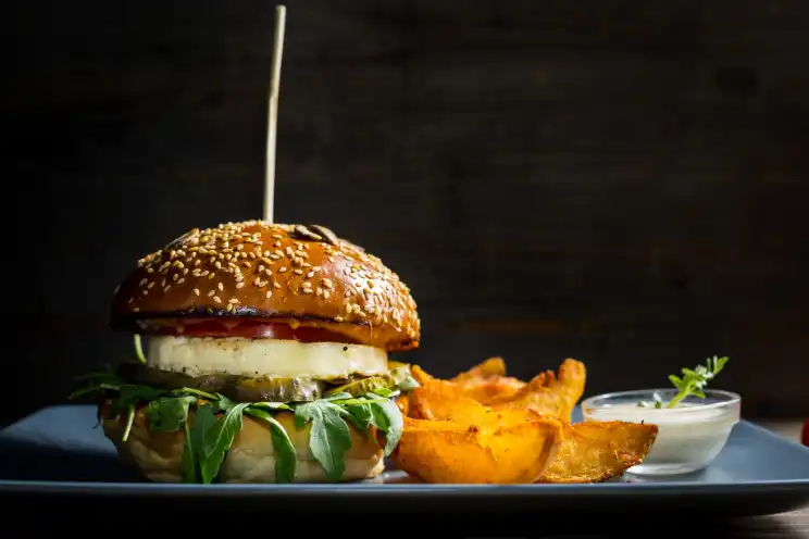 Halloumi ist ein wunderbare Fleischalternative für deinen Burger